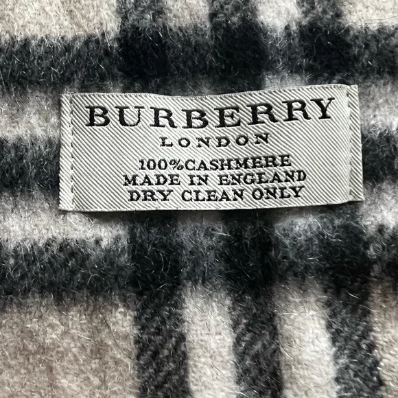 Authentic kids, Burberry scarf - Picture 6 of 6
